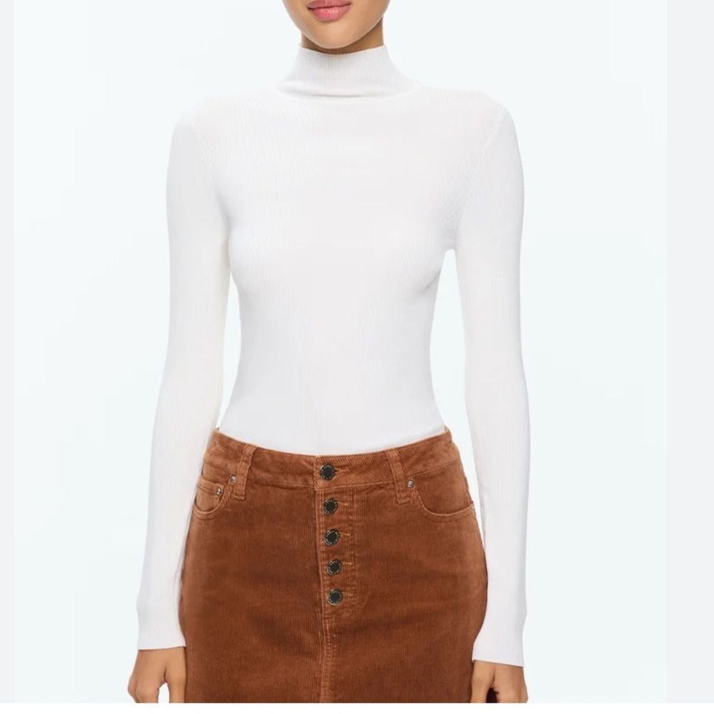 NWT. Alice + Olivia White Turtleneck Sweater